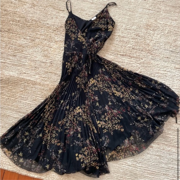 Aritzia Pleated Floral Wrap Dress - Picture 4 of 5